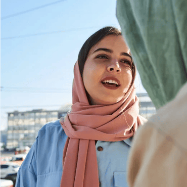 Arabic women speaking - right